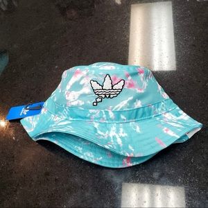 Adidas bucket cap one size fits all